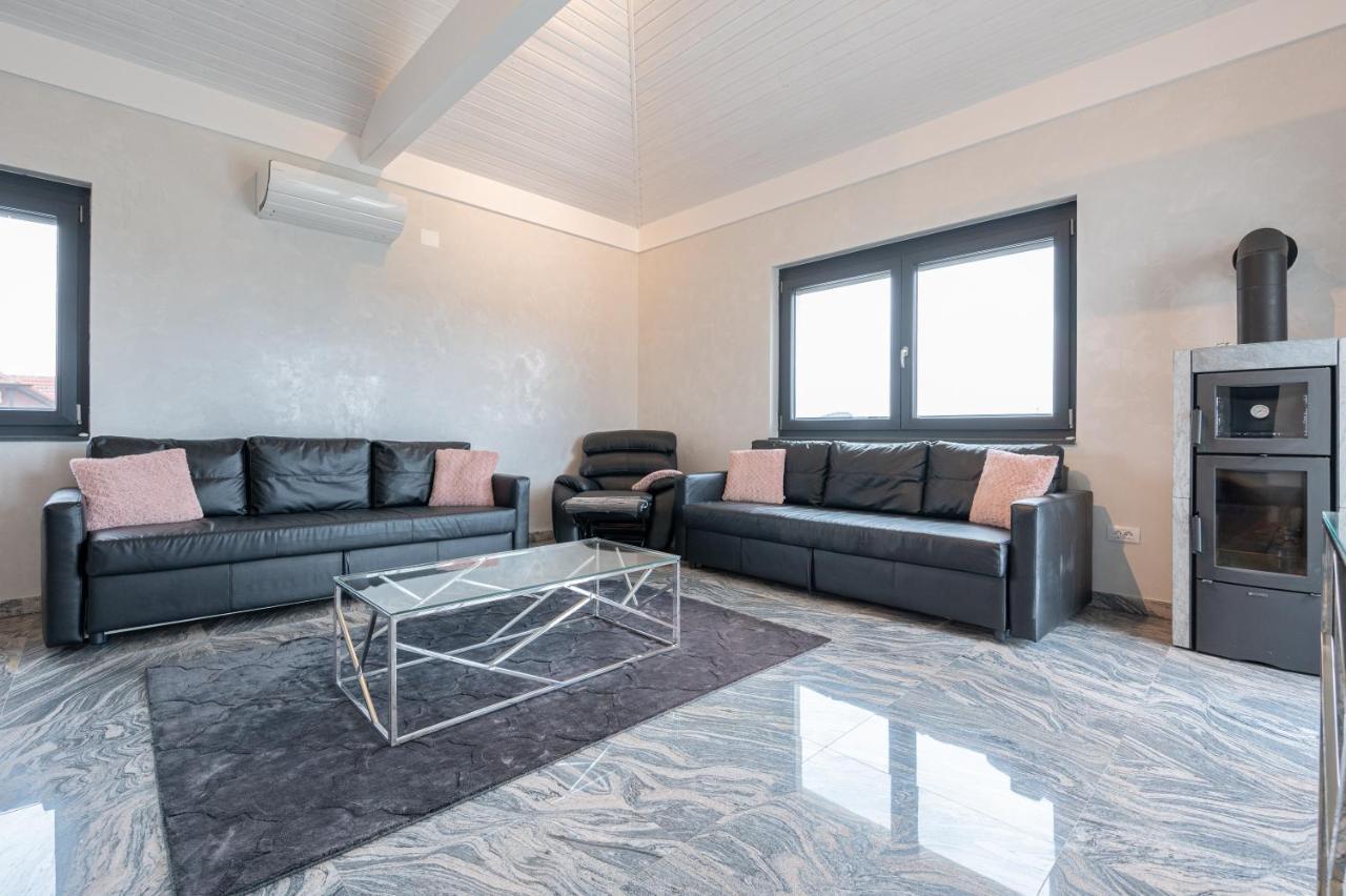 Casa Fischer Apartment Ciheiu ภายนอก รูปภาพ