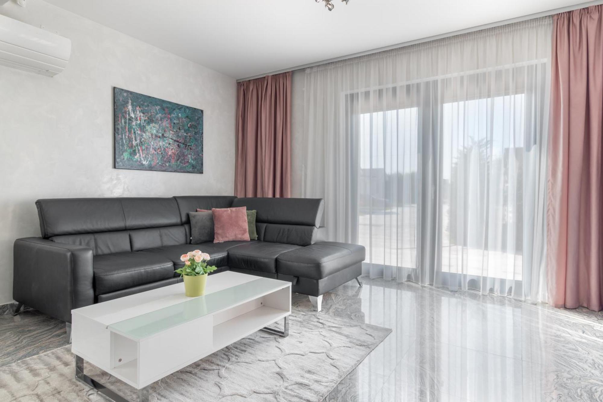 Casa Fischer Apartment Ciheiu ภายนอก รูปภาพ