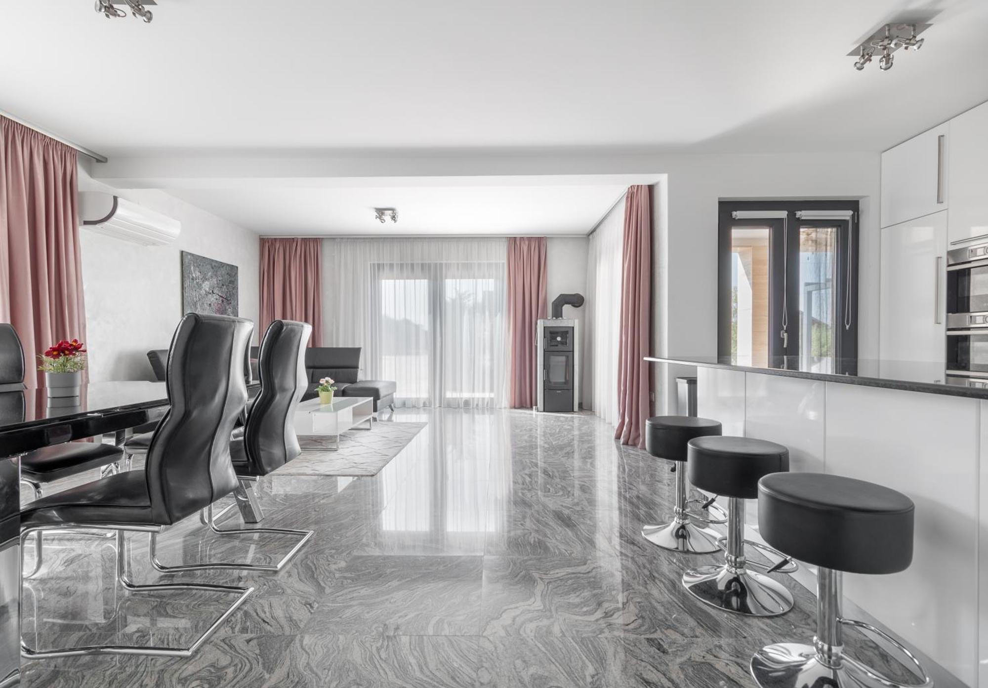 Casa Fischer Apartment Ciheiu ภายนอก รูปภาพ